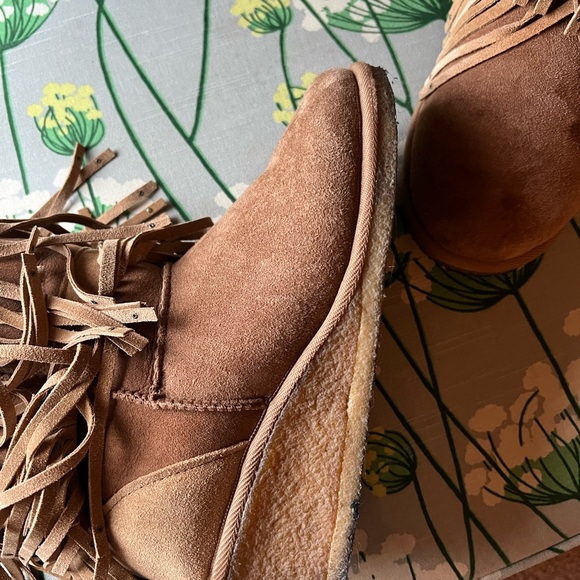 Koolaburra wedge boots suede with fringes size9 - Picture 4 of 6